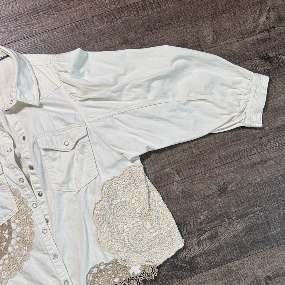 Anthropologie Pilcro Cream Puff-Sleeve Shirt Crochet Accents pearl Snaps 🫰 - Picture 4 of 11